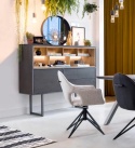 [od ręki] Wysoka komoda dębowa z oświetleniem LED MONIZ (140 cm) – Tramwood / Carbon, dwustronne szuflady