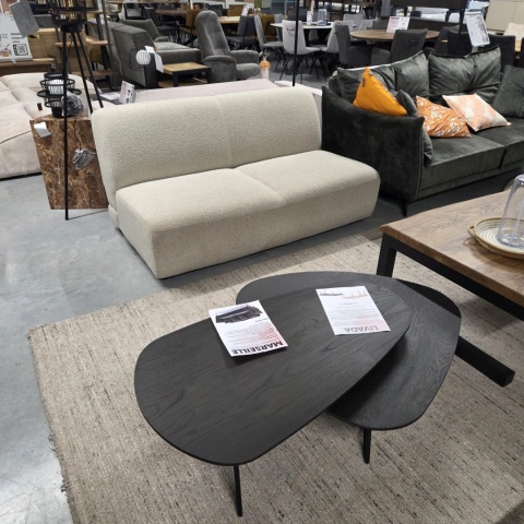[od ręki] Sofa dwuosobowa XOOON MERANO (165 cm) – obła konstrukcja, tkanina bouclé Luton Cream
