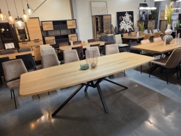 [od ręki] Stół dębowy owalny HENDERS & HAZEL HOME 250 × 110 cm – lity dąb, metalowa noga pająk