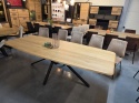[od ręki] Stół dębowy owalny HENDERS & HAZEL HOME 250 × 110 cm – lity dąb, metalowa noga pająk