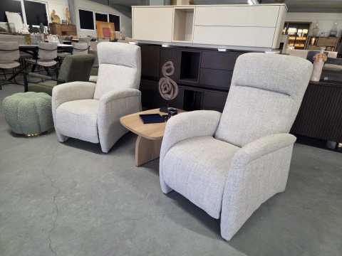 [od ręki]Fotel wypoczynkowy z manualną funkcją relax HENDERS & HAZEL NUVOLA – tkanina Luton (bouclé), kolor Kiezel (Pebble)