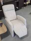 [od ręki]Fotel wypoczynkowy z manualną funkcją relax HENDERS & HAZEL NUVOLA – tkanina Luton (bouclé), kolor Kiezel (Pebble)
