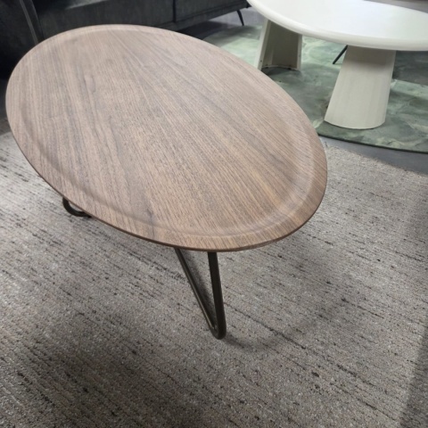 [defekt] Stolik kawowy prostokątny BRIANZA 130 × 65 cm Xooon – fornir orzechowy, metalowy stelaż Steelbrown