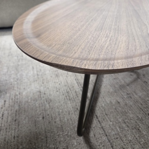 [defekt] Stolik kawowy prostokątny BRIANZA 130 × 65 cm Xooon – fornir orzechowy, metalowy stelaż Steelbrown