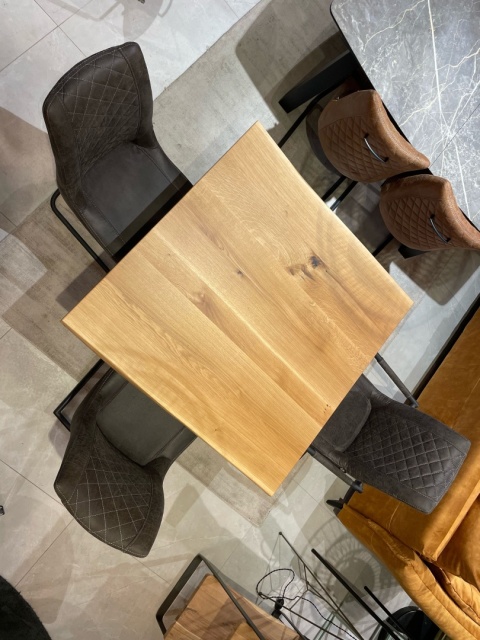 Stół z litego drewna dębowego 100 x 100 cm Stół z litego drewna dębowego 100 x 100 cm